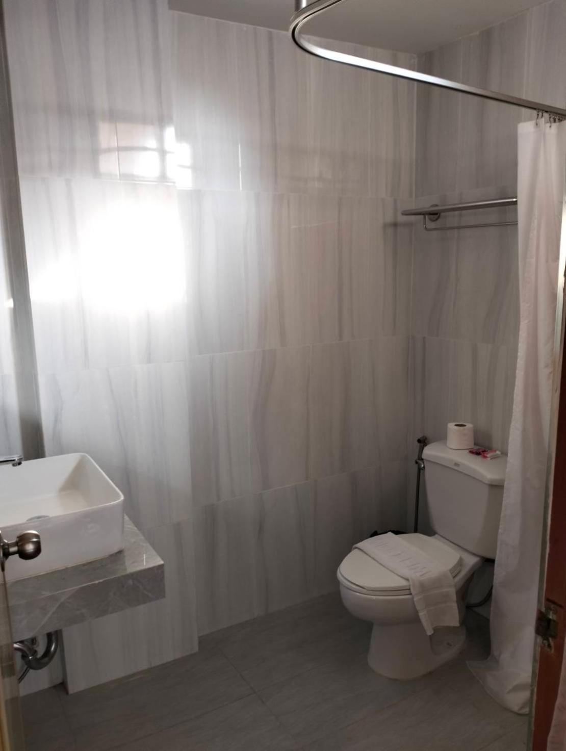 Shagwell Mansions Hotel Pattaya Room photo